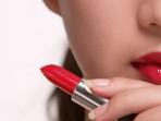 Perempuan Kerap Salah, Begini Cara Benar Mengaplikasikan Lipstik Sesuai Bentuk Bibir