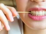 Tak Banyak yang Menyadari, Ini 5 Efek Buruk Saat Sering Pakai Tusuk Gigi