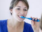 Jangan Langsung Menyikat Gigi Setelah Makan, Ini Bahayanya!