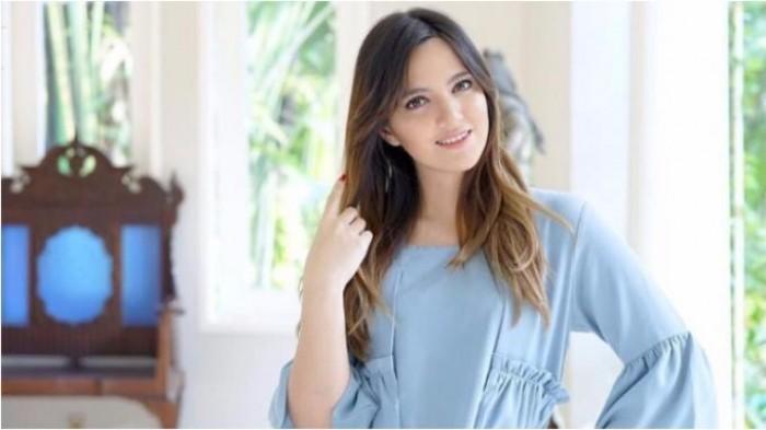 Kalah Tenar dari Sang Adik, Seperti Ini Penampilan Kakak Nia Ramadhani yang Jarang Terekspos. Siapa Paling Cantik?