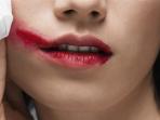 Perempuan Wajib Tahu, Begini Cara Benar Menghapus Lipstik Hingga Benar-benar Bersih