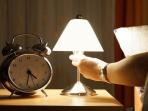 Awas, Inilah 5 Bahaya yang Mengintai Jika Tidur Malam Hari Menyalakan Lampu