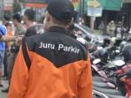 Dari Tingkah Goib Hingga Tarif Suka Suka, Ini Beberapa Kelakuan Tukang Parkir yang Bikin Ngedumel