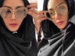 Glamornya Penampilan Krisdayanti dengan Balutan Kaftan Putih Saat Ibadah Umrah