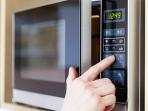 Awas, 5 Benda Ini Tak Boleh Ditaruh & Dipanaskan dalam Microwave karena Efeknya yang Buruk pada Kesehatan