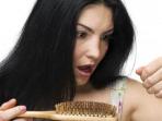 Jangan Diabaikan, Rambut yang Sering Rontok Merupakan Salah Satu Pertanda Penyakit Berbahaya Ini