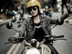 Kerap Tampil Feminim, 4 Seleb Cantik Ini Jago Kendarai Motor Gede Lho