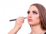 Agar Kulit Tak Bermasalah, Jangan Gunakan 7 Produk Makeup Ini Setiap Hari