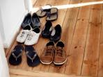 Cara Mudah Menyimpan Sepatu Agar Hemat Ruang di Rumah