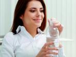 Cobalah Rutin Minum Air Putih dan Rasakan 5 Manfaat Ini