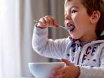 Demi Kesehatan Anak, Hindarai untuk Memberikan 4 Menu Makanan Ini Saat Sarapan
