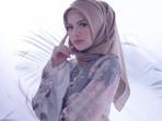 Mantap Berhijab, Nikita Mirzani Dapat Kado Istimewa dari Para Sahabat