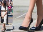 Patut Ditiru, Ini Alasan Cerdas Meghan Markle Dibalik Kebiasaannya yang Suka Pakai Sepatu Kebesaran