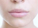 Tak Hanya Dehidrasi, Ini Penyebab Bibir Kering & Pecah pecah