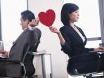 Tertarik dengan Rekan Kerjamu di Kantor? Lakukan Cara Ini untuk Mendekatinya
