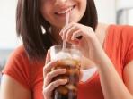 Deretan Penyakit Ini Mengintai Orang-Orang yang Suka Konsumsi Minuman Bersoda