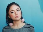 Tampil Feminin, Intip Cantiknya Marshanda dengan Balutan Dress Lengan Terbuka Ini