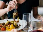 Berbahaya tapi Sering Dilakukan, 7 Kebiasaan Ini Harusnya Dihindari Saat Setelah Makan