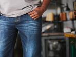 Bukan dari Harga, Ini Cara Bedakan Celana Jeans Berkualitas Baik & Buruk Saat Membelinya