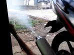 Punya Motor 4 Tak tapi Knalpotnya Sering Keluar Asap? Kenali Penyebabnya Ini Sebelum Ada Kerusakan