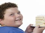Stop, 3 Kebiasaan Salah Orang Tua Mendidik Anak yang Sebabkan Mereka Cepat Obesitas