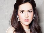Tetap Menawan, Seperti Ini Penampilan Raisa Tanpa Riasan Tangan Makeup Artis