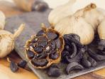10 Manfaat Kesehatan Rutin Konsumsi Bawang Hitam yang Jarang Diketahui