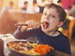 9 Kebiasaan Makan yang Memicu Penyakit Berbahaya, Behati-hatilah!