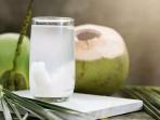 Dianggap Menyehatkan, Waspadai 10 Efek Samping Minum Air Kelapa yang Jarang Disadari
