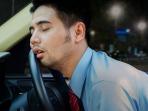 Jarang Disadari, Ketahui Bahaya Tidur di Mobil dengan Mesin dan AC Menyala