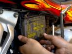 Kebiasaan yang Tanpa Disadari Bikin Aki Motor Anda Cepat Rusak
