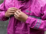 5 Cara Merawat Jas Hujan Secara Mudah