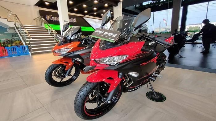 Daftar Harga Terbaru Kawasaki Ninja 250 All Varian, Beli Di Bulan ...