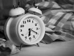 Menekan Tombol Snooze Alarm dan 4 Kebiasaan Buruk Pagi Hari yang Malah Bikin Berat Badan Naik