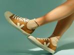 4 Alasan Mengapa Kita Harus Melepas Sepatu Saat Masuk ke Dalam Rumah, Salah Satunya Pembawa Penyakit