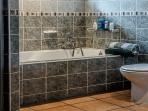 4 Penyakit yang Bisa Menyebar lewat Penggunaan Toilet yang Kotor, Yuk Antisipasi