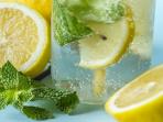 Cara Membuat Infused Water Lemon yang Menyegarkan di Rumah, Gampang Banget 