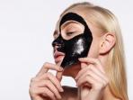 Punya Tipe Kulit Berjerawat dan Berminyak? Basmi dengan 3 Rekomendasi Masker Charcoal Lokal 
