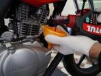 3 Dampak Buruk Bila Anda Mengisi Oli Mesin Terlalu Penuh, Berhati-hatilah