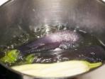 Lebih dari Sekedar Membantu Menurunkan Berat Badan, Ini 5 Manfaat Minum Air Rebusan Terong dan Lemon
