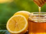 Rasakan Manfaat Minum Air Madu dan Lemon Hangat saat Perut Kosong