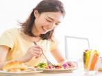 Ternyata Makan dengan Cepat Bisa Bikin Berat Badan Naik, Simak Penjelasannya