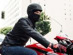 Menggunakan Masker Balaclava Saat Berkendara Ternyata Bisa Mengurangi Rambut Rontok