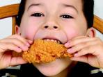 Meski Praktis untuk Dikonsumsi, Ternyata Makanan Berikut Sangat Tak Disarankan untuk Kesehatan Anak