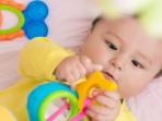 Tak Boleh Diabaikan, Perhatikan Hal Ini Saat Pilih Mainan untuk Bayi