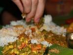 3 Manfaat Kesehatan Dibalik Kebiasaan Makan tanpa Menggunakan Sendok