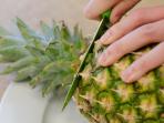 Cara Makan Buah Nanas yang Anda Lakukan Selama Ini Salah, Begini Seharusnya?
