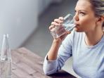 Cobalah Minum Air Putih Saat Perut Kosong, 10 Manfaat Kesehatan Ini Akan Anda Dapatkan!