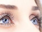 Girls, Hanya dengan Memakai Air Kelapa Bulu Mata Kamu Akan Lentik Cantik