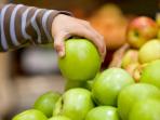 Meski Kaya Nutrisi, Orang dengan Kondisi Ini Tak Dianjurkan Konsumsi Buah Apel